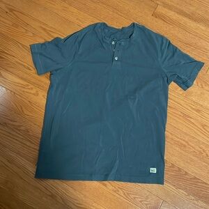 Men’s Vuori henley t-shirt